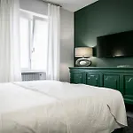 At The Rotonda With Garage Apartament