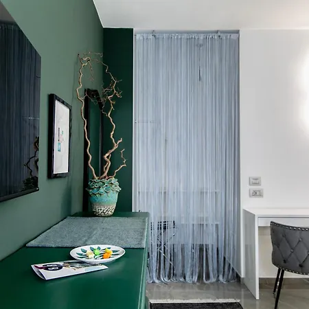 At The Rotonda With Garage Apartamento